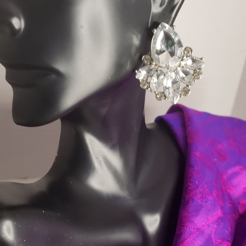 Vintage Gatsby rhinestone deco earrings. - Picture 4 of 5